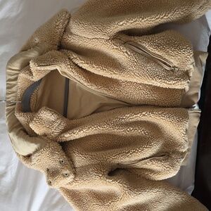 Alo Foxy Sherpa Jacket In Camel